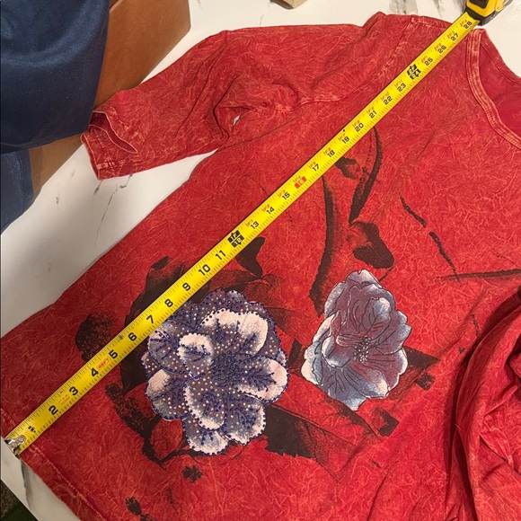 Westbound Cotton Distressed Red Floral with Subtle Bling Tunic Top. Size 2X - Picture 8 of 9